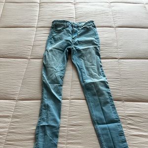 Light wash skinny jeans